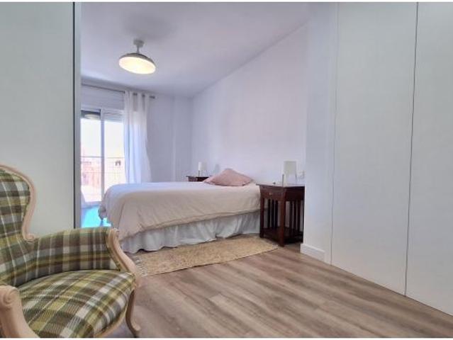 Luminosa vivienda de 3 dormitorios con garaje, balcón y aire centralizado en Calle Mayor de Espinard