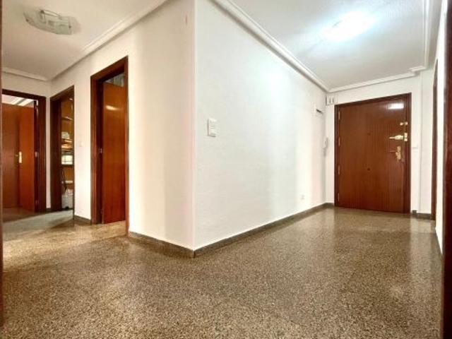 Luminosa vivienda disponible en Alquiler en zona San Crispin