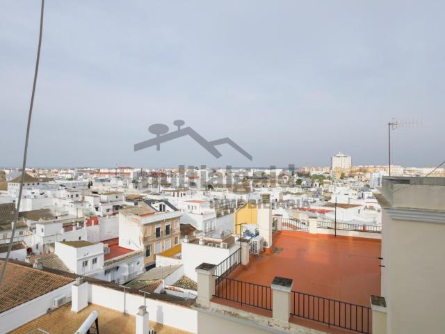 LUMINOSA VIVIENDA EN EL CENTRO DE LA CIUDAD