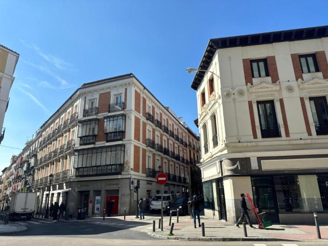Luminosa vivienda exterior dos dormitorios dos baños, con balcón en el corazón de Justicia