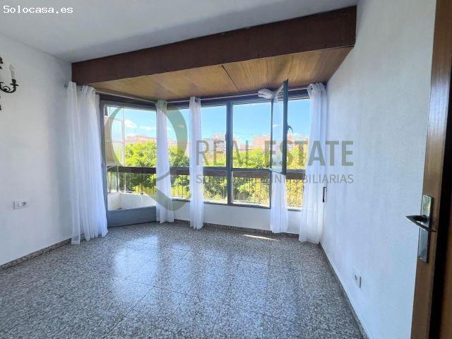 Luminosa vivienda para reformar en el corazón de Alicante