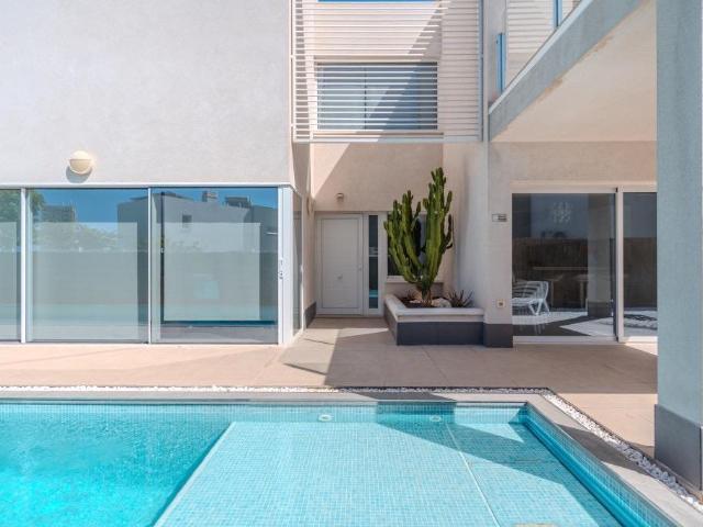 Luminosa y acogedora villa de estilo moderno construida sobr. 147m² Adeje