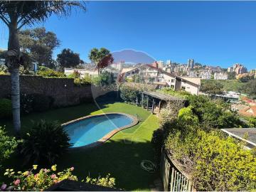 Luminosa y acogedora casa, en pleno centro reñaca | 7 Dormitorios por 27200.00 en Viña del Mar