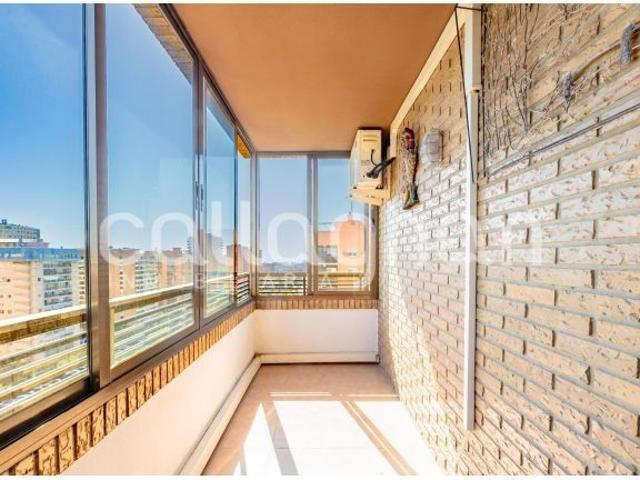 Luminosa y con vistas despejadas en una de las principales avenidas de Valencia