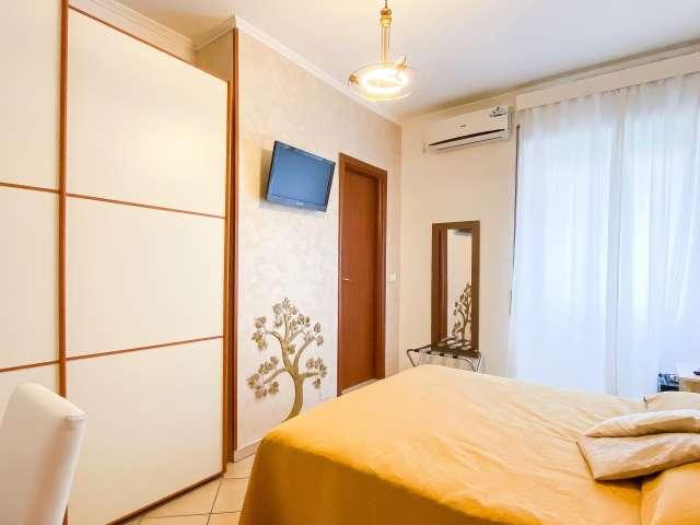 Luminosa camera in affitto in appartamento con 3 camere da letto a Ostiense