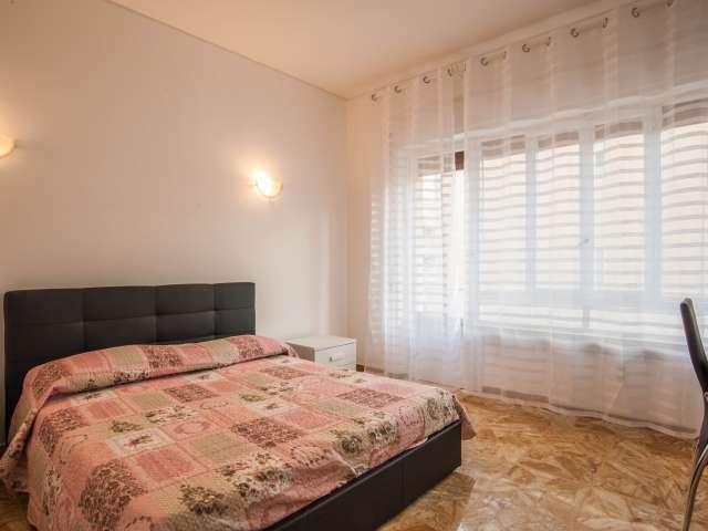 Luminosa camera in appartamento con 5 camere da letto a Balduina, a Roma