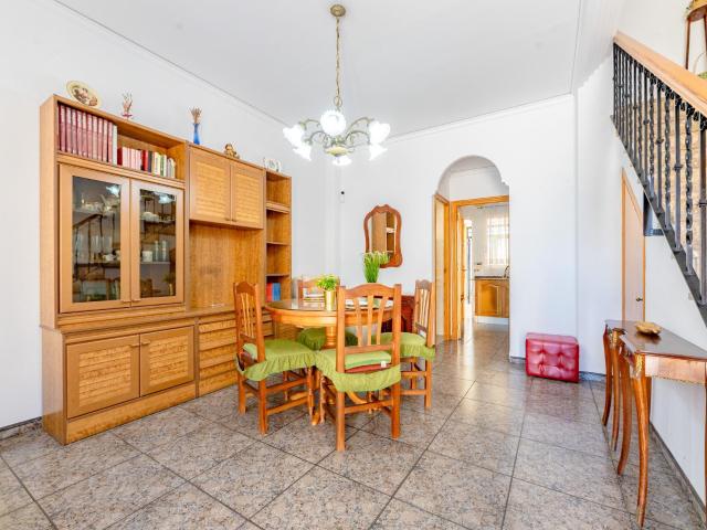 Luminosa casa independiente con patio y terraza en Massalavés