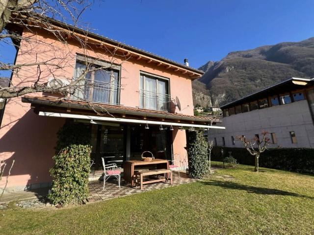 LUMINOSA E ACCOGLIENTE CASA 5.5 CON AMPIO GIARDINO A MELANO