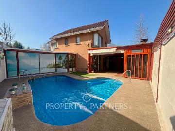Luminosa, Encantadora e Impecable Casa en Condominio Altos del Carmen, Huechuraba