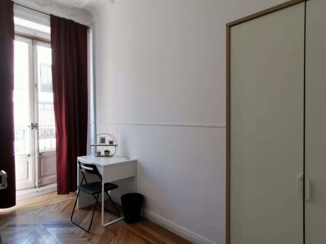 Luminosa habitación en Madrid, calle Preciados