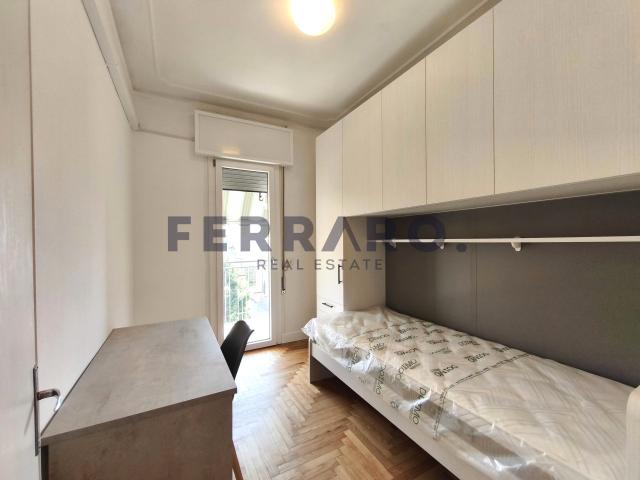 Luminosa stanza singola con terrazzo