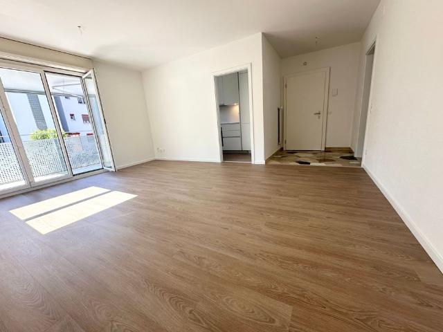 Luminoso 3.5 locali con balcone e cucina nuova 1.a locazione dopo la ristrutturazione