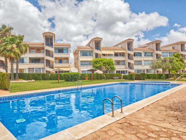 Luminoso y acogedor apartamento de 2 habitaciones con vistas al mar y fantástica zona comunitaria en Orihuela Costa