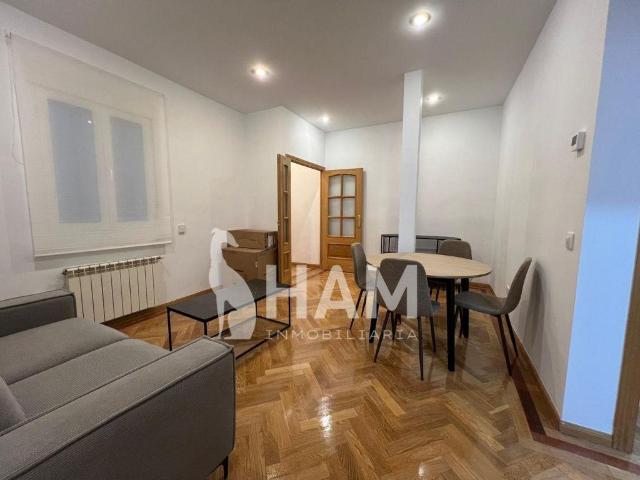 ¡Luminoso y amplio apartamento interior en una de las mejores zonas de Madrid!