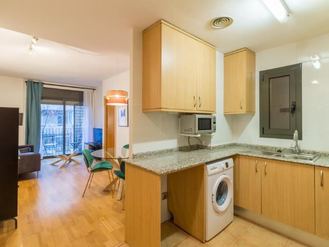 Luminoso apartamento 1H con balcón en Example