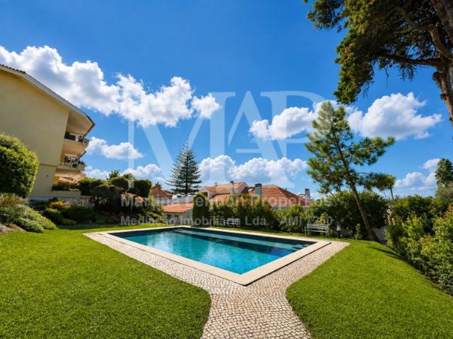 Luminoso Apartamento T1 com Amplo Terraço e Piscina Comum