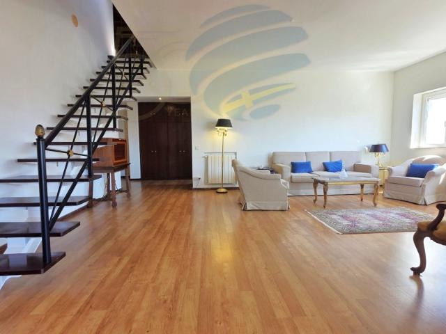Luminoso apartamento com varanda no centro de cascais
