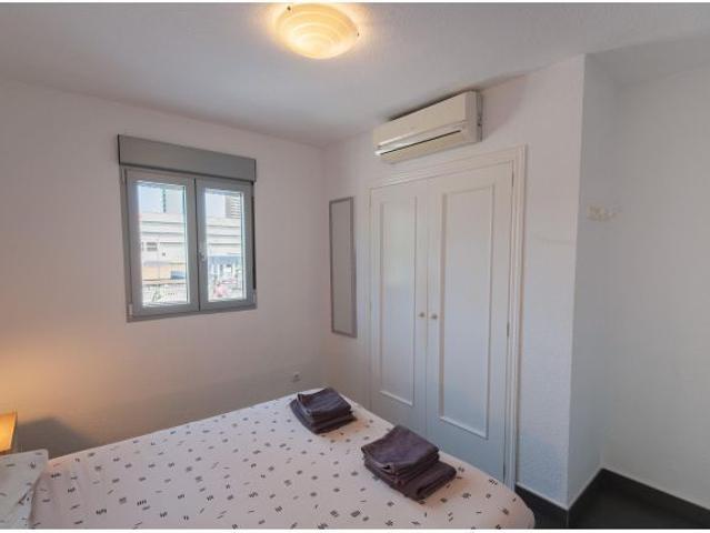 Luminoso apartamento de 2 dormitorios con vistas al mar y plaza de aparcamiento privada en Aguamarin