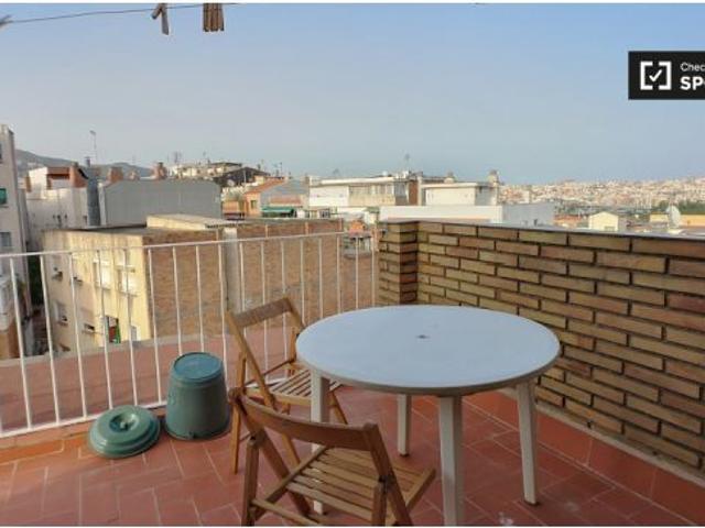Luminoso apartamento de 2 dormitorios en alquiler en Trinitat Vella