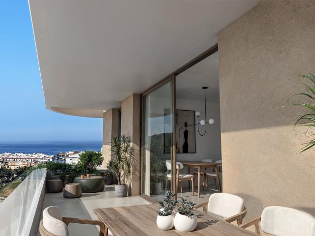 Luminoso apartamento de 3 dormitorios con amplia terraza en el centro de Estepona