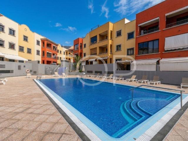 Luminoso apartamento de dos dormitorios en venta en Adeje –. 84m² Adeje