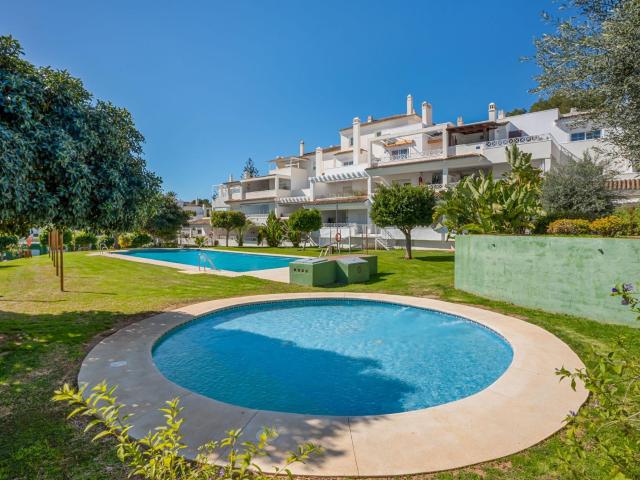 Luminoso apartamento de dos dormitorios orientado al suroest. 110m² Marbella