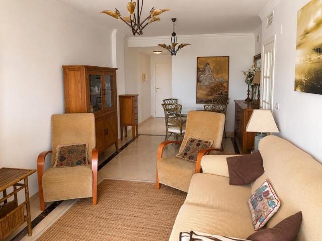 LUMINOSO APARTAMENTO EN VENTA CON AMPLIAS ZONAS COMUNES, PISCINA Y JARDINES