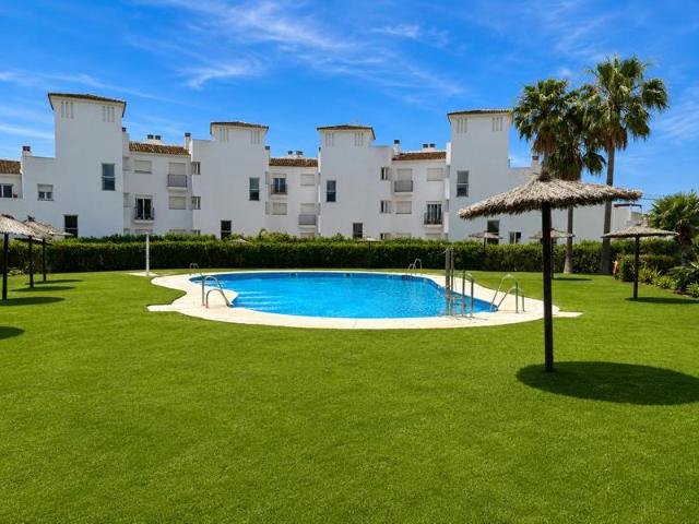 LUMINOSO APARTAMENTO EN VENTA CON AMPLIAS ZONAS COMUNES, PISCINA Y JARDINES.