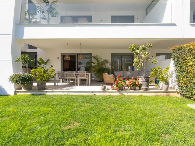 Luminoso apartamento en planta baja de 3 dormitorios con jardín privado en Vanian Gardens – Nueva Milla de Oro