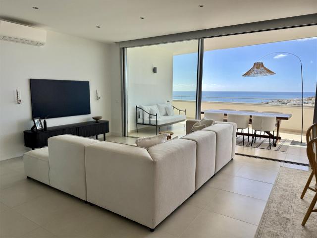 Luminoso apartamento no último andar com vista panorâmica pa. 106m² Lagos