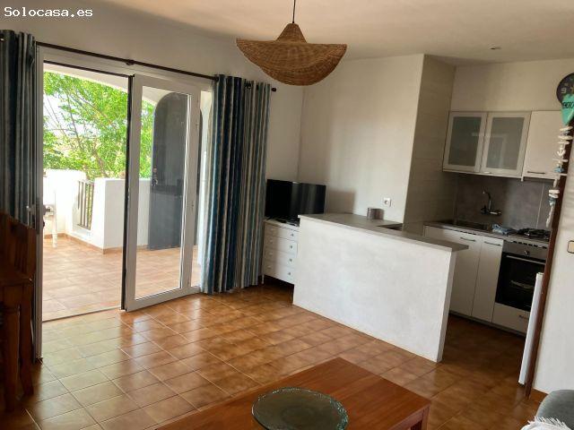 Luminoso Apartamento parcialmente reformado con Vistas al Mar y Piscina comunitaria en Cala en Port