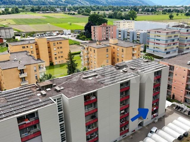Luminoso appartamento con 2 balconi e posto auto