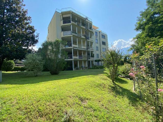 Luminoso appartamento anche per vacanze / Charmante 3.5 Zimmer Wohnung mit Gartenblick