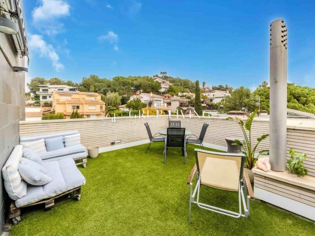 LUMINOSO ÁTICO DÚPLEX CON AMPLIA TERRAZA EN VALLPINEDA