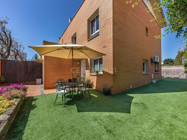 Luminoso chalet esquinero en Sant Cugat del Vallès