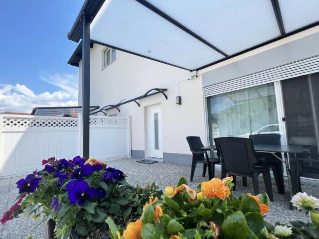LUMINOSO DUPLEX 4.5 LOCALI CON AMPIA AREA ESTERNA A MAGLIASO