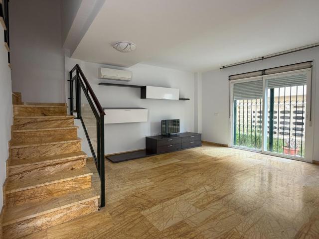 LUMINOSO DUPLEX EN VENTA EN LA CAÑADA, ALMERIA