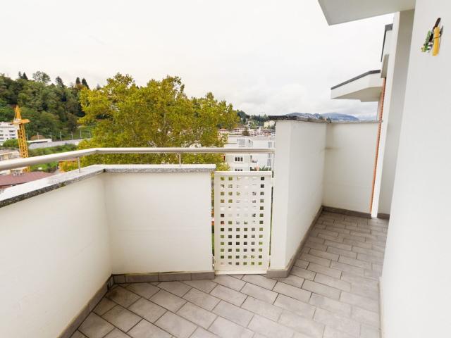 Luminoso e ampio appartamento di 3 locali con vista sul lago a Paradiso | dreamo. Ch