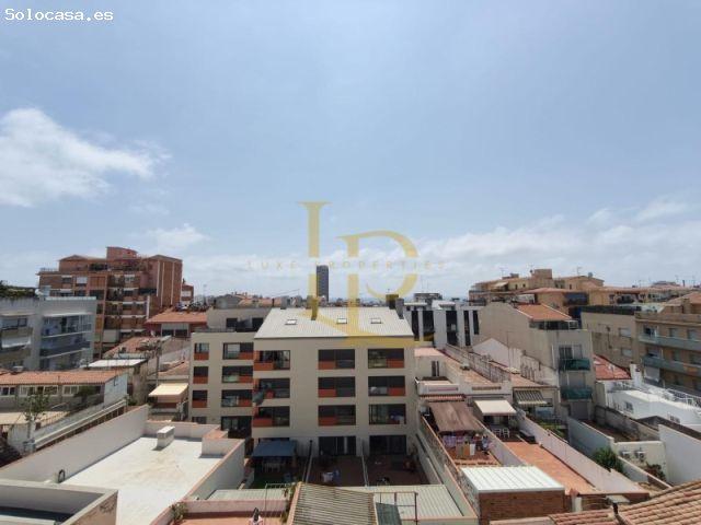 LUMINOSO PISO CON TERRAZZA Y TRASTERO A 10 MINUTOS DE LA PLAYA, EN PLENO CENTRO