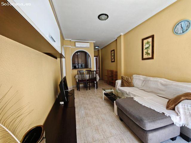 Luminoso piso con terraza, vestidor y piscina comunitaria