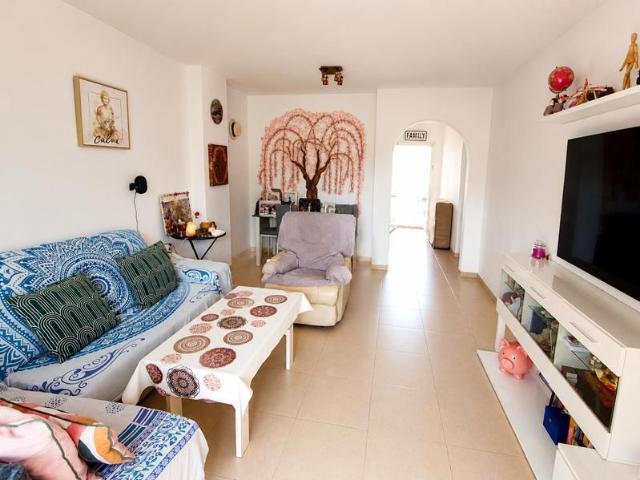 LUMINOSO PISO CON DOS HABITACIONES Y TRASTERO – ZONA LA LOBILLA