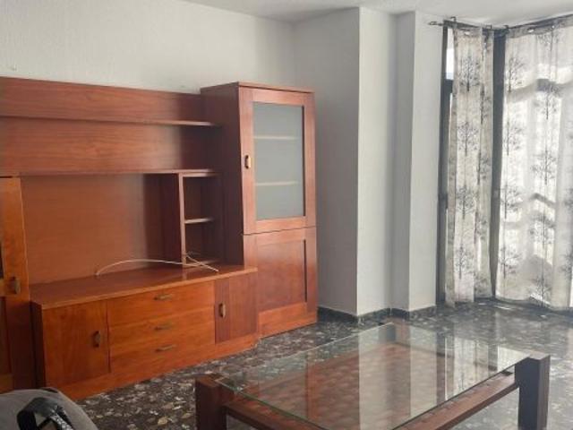 Luminoso Piso de 3 Dormitorios con 2 Balcones en Zona Hospitales