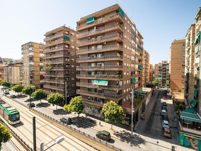 Luminoso piso de 3 dormitorios en Avenida América