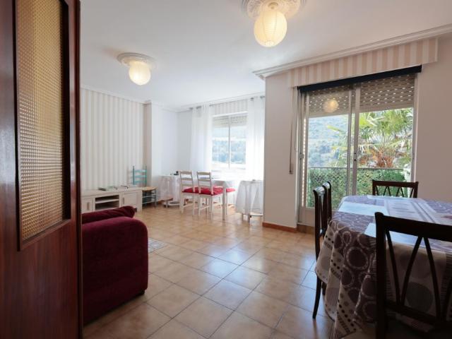 Luminoso piso de 3 habitaciones con gran patio privado y vistas a la montaña