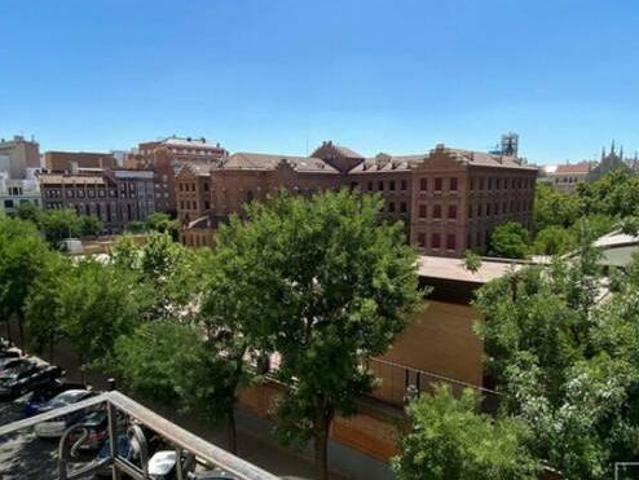 Luminoso piso recién reformado de tres dormitorios con balcones y magníficas vistas en Goya