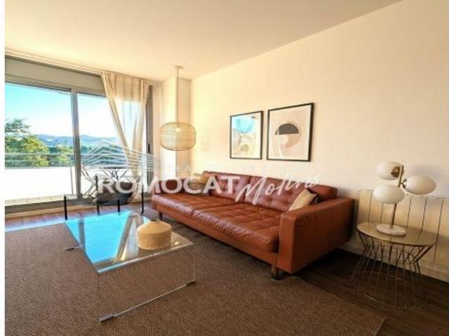 Luminoso piso seminuevo con vistas al parque de 4 habitaciones
