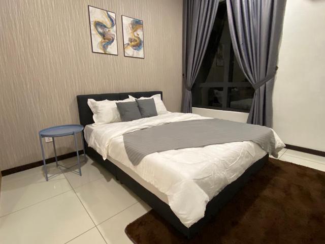 Luminari Condominium at Butterworth Harbour Place 1055sf Renovated