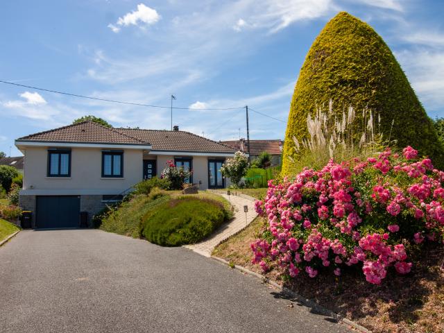 Lumineuse et accueillante, cette maison n'attend plus que vous