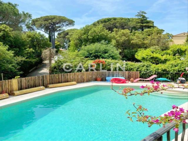 Lumineuse villa à rénover, plage à pieds 275m² Grimaud