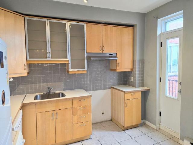 Lumineux 5 ½ avec 3 chambres + coin bureau, au dernier étage, près des métros Villa Maria et Vendôme et du CUSM